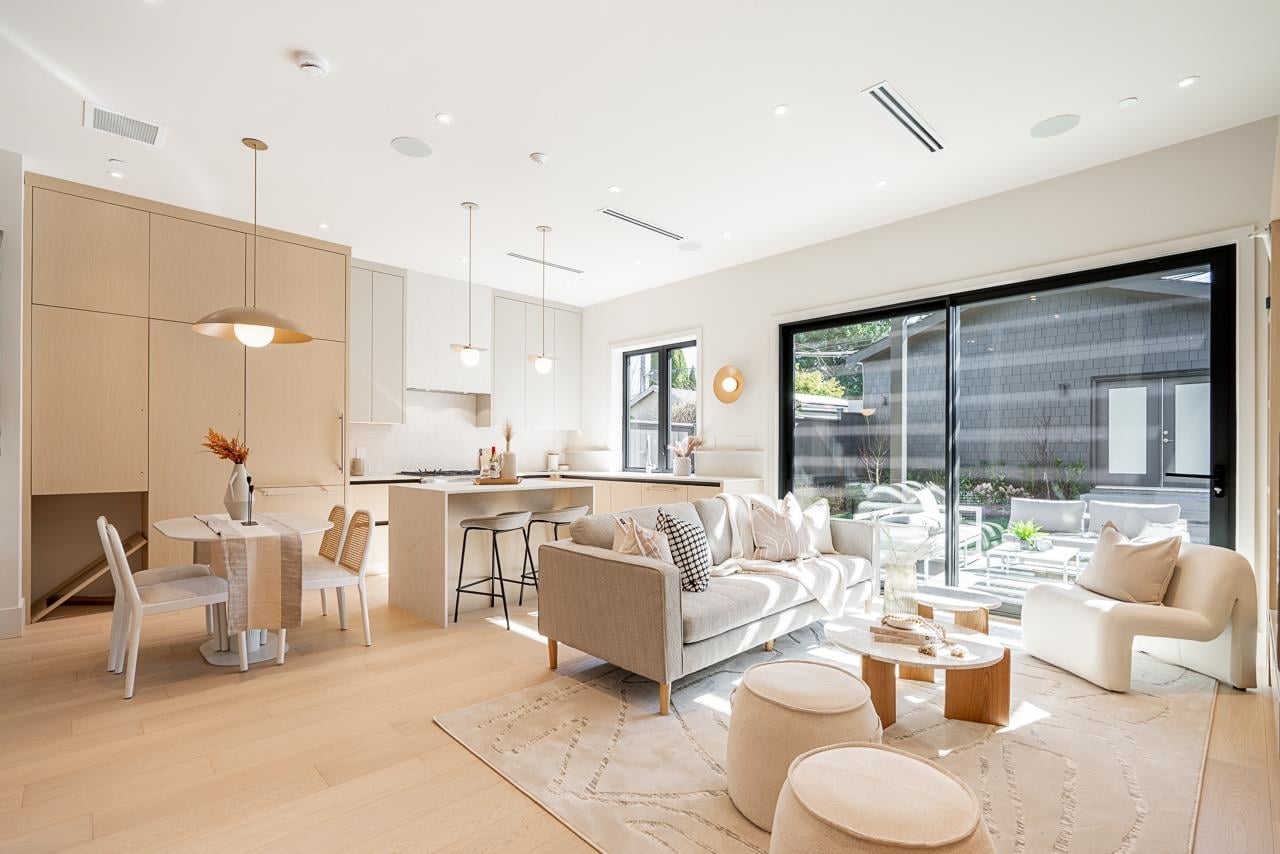 2-372 37th Avenue E, Vancouver, BC, V5W 1E7