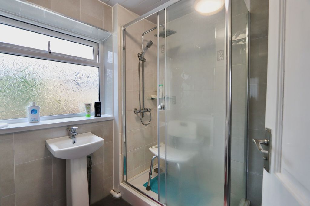 2 bed terraced house for salePritchard Terrace, Fleur De Lis NP12 photo 4