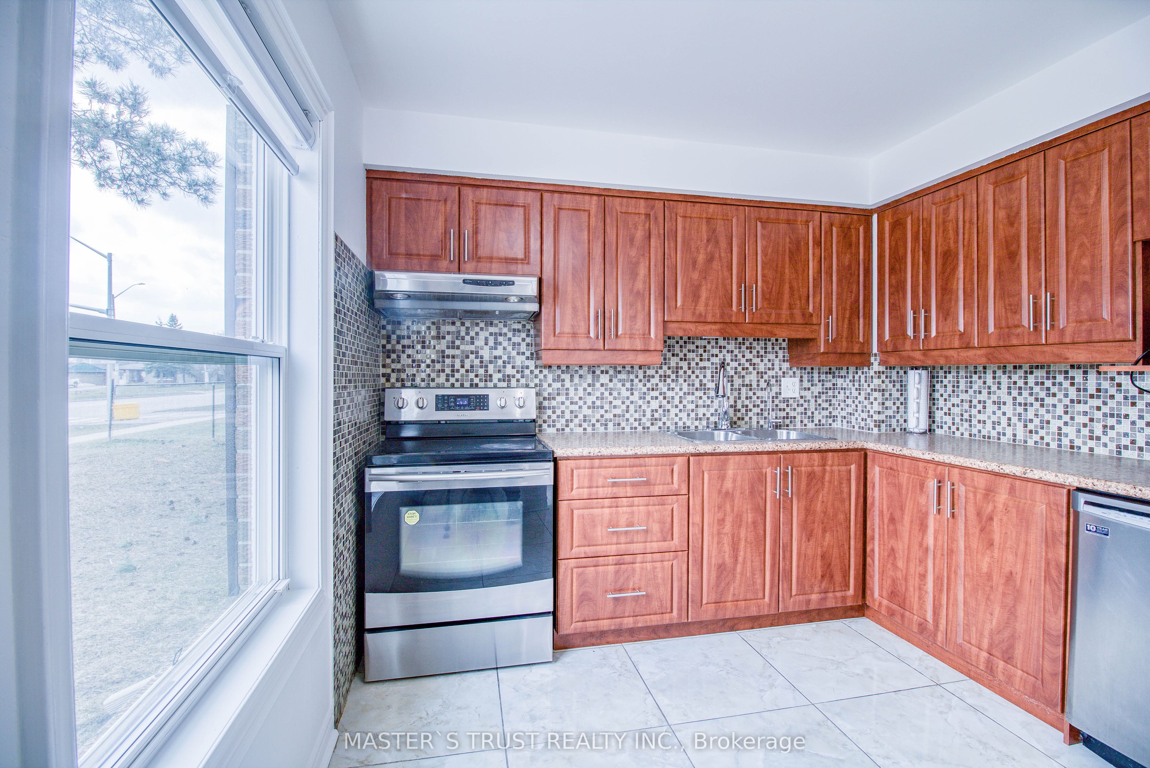 Additional image 6 of 1-900 Central Park Drive, Brampton, ON, L6S 3J6