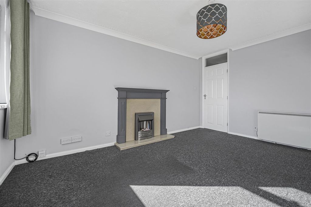 2 bed flat for saleLisvane Road, Llanishen, Cardiff CF14 photo 3
