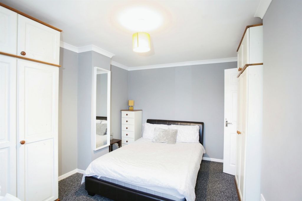 Additional image 7 of 5 bed semi-detached house for saleSt. James Close, Maesycwmmer, Hengoed CF82