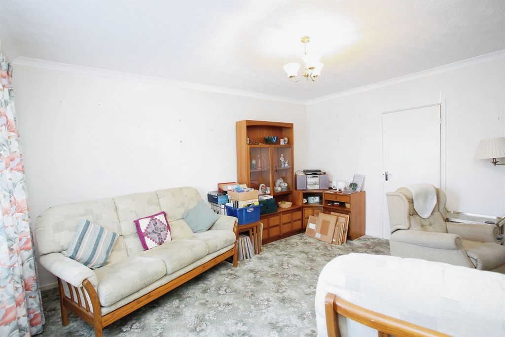 Additional image 2 of 4 bed semi-detached house for saleMardy Crescent, Caerphilly CF83