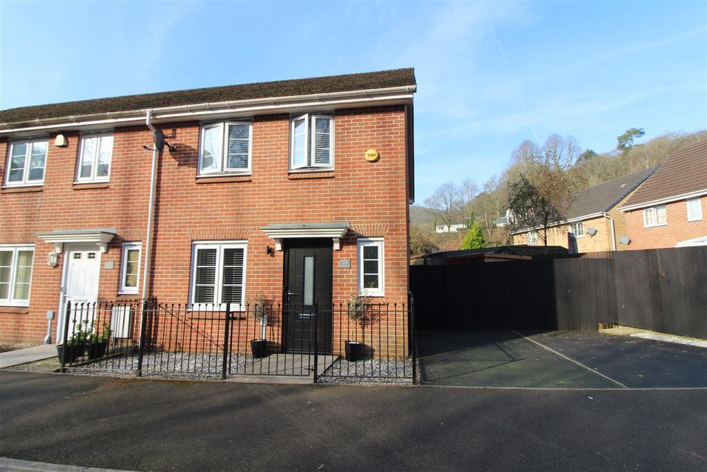 3 bed end terrace house for saleMill-Race, Abercarn, Newport NP11