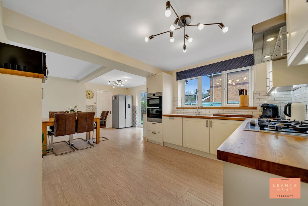 4 bed detached house for saleRudry, Caerphilly CF83 photo 4