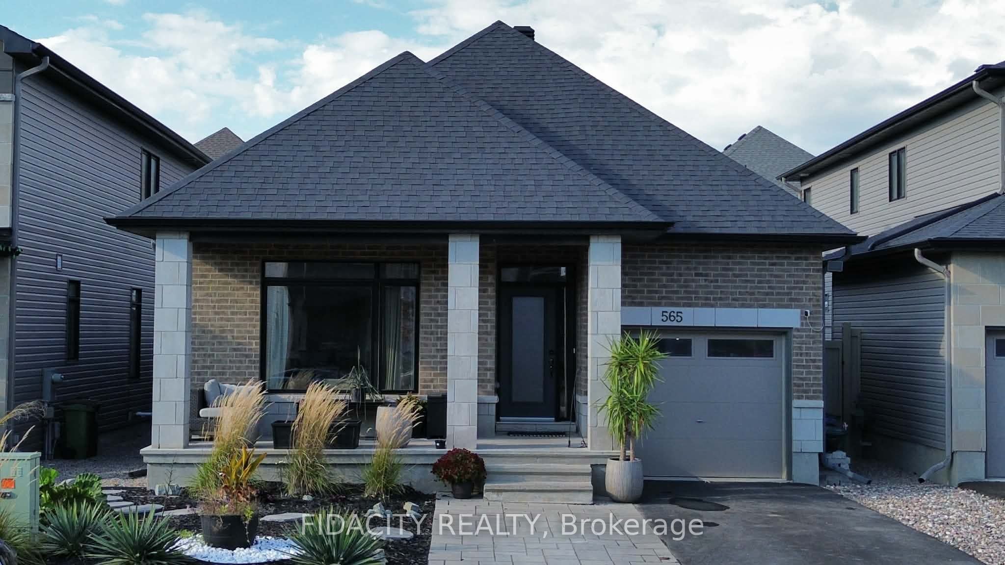 565 Bobolink Ridge, Ottawa, ON, K2S 2P4