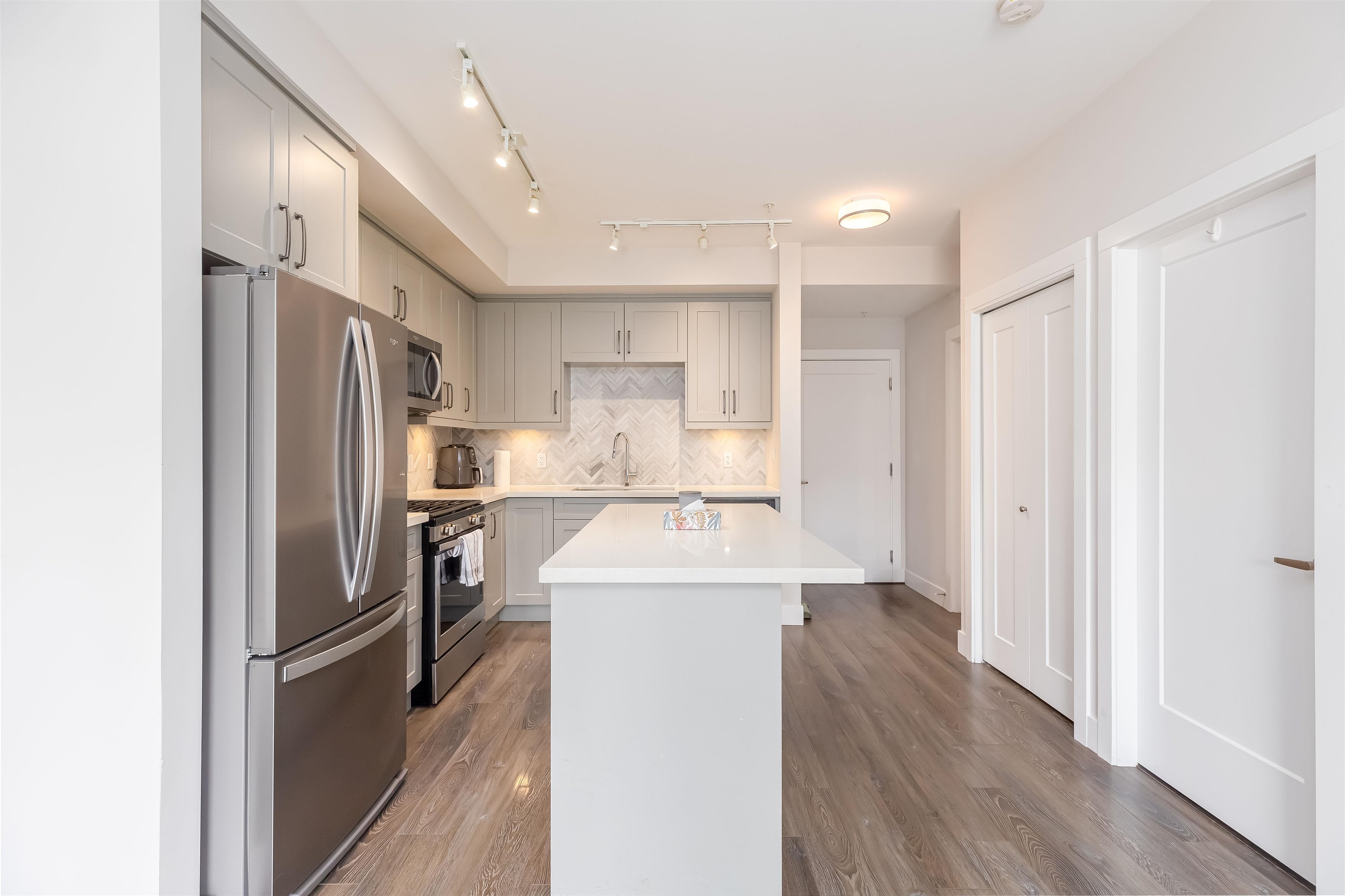 Additional image 6 of 303-14605 Mcdougall Drive, Surrey, BC, V4P 0G7