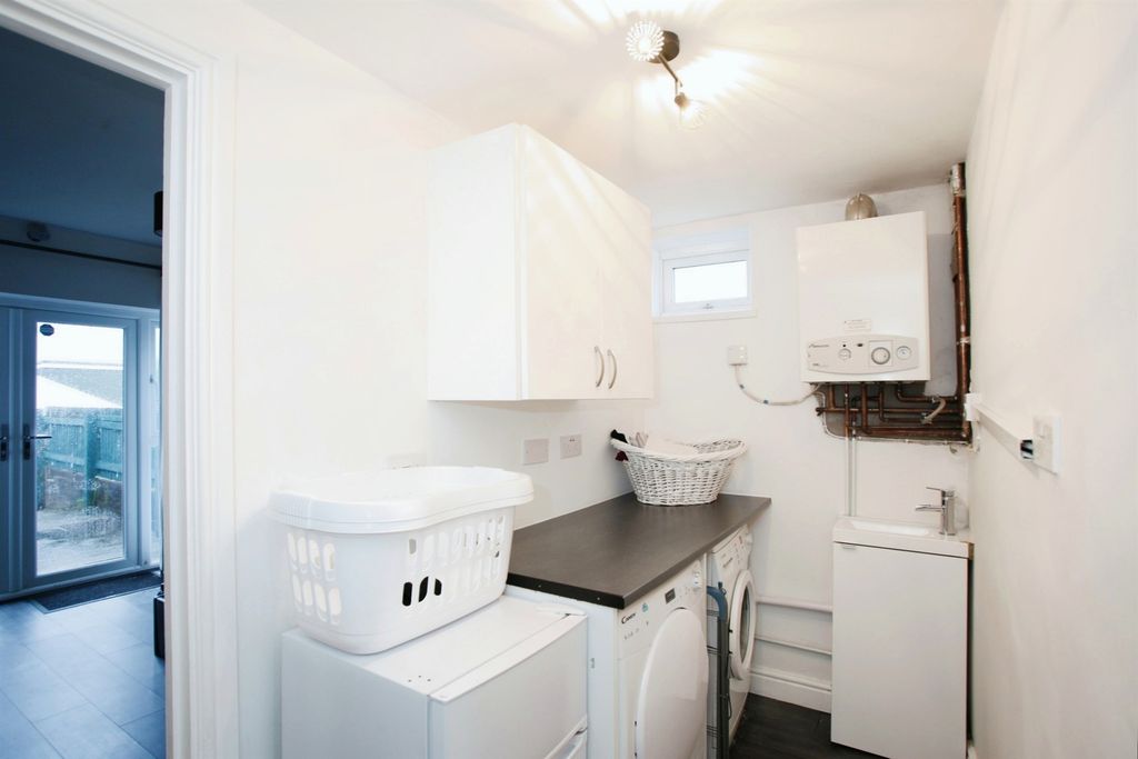 Additional image 13 of 5 bed semi-detached house for saleSt. James Close, Maesycwmmer, Hengoed CF82