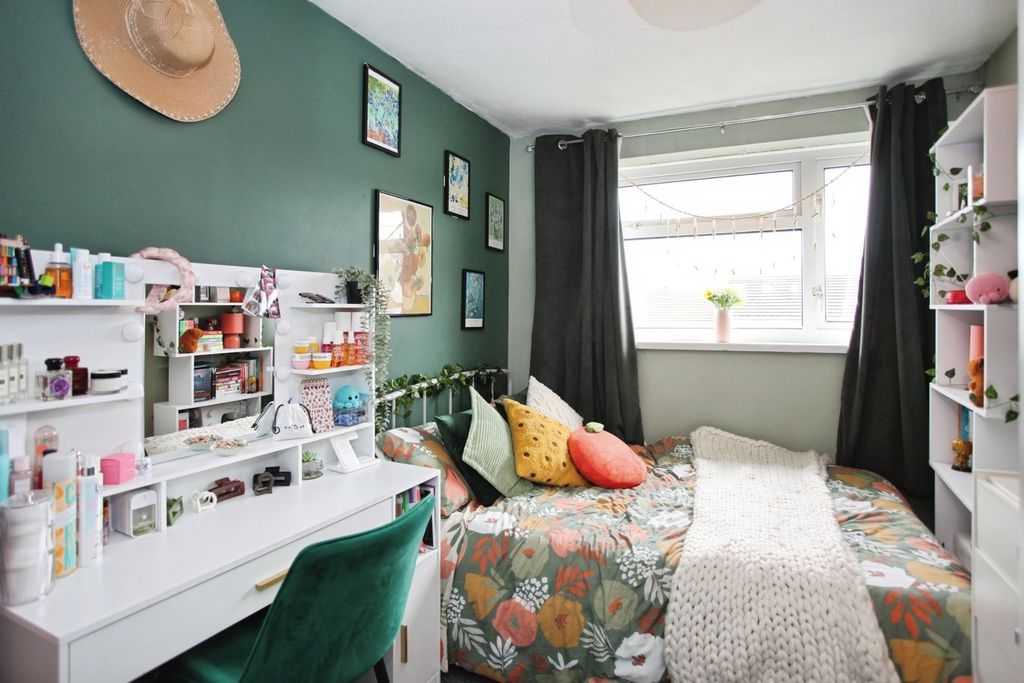 Additional image 10 of 4 bed semi-detached house for salePenybont, Penpedairheol, Hengoed CF82