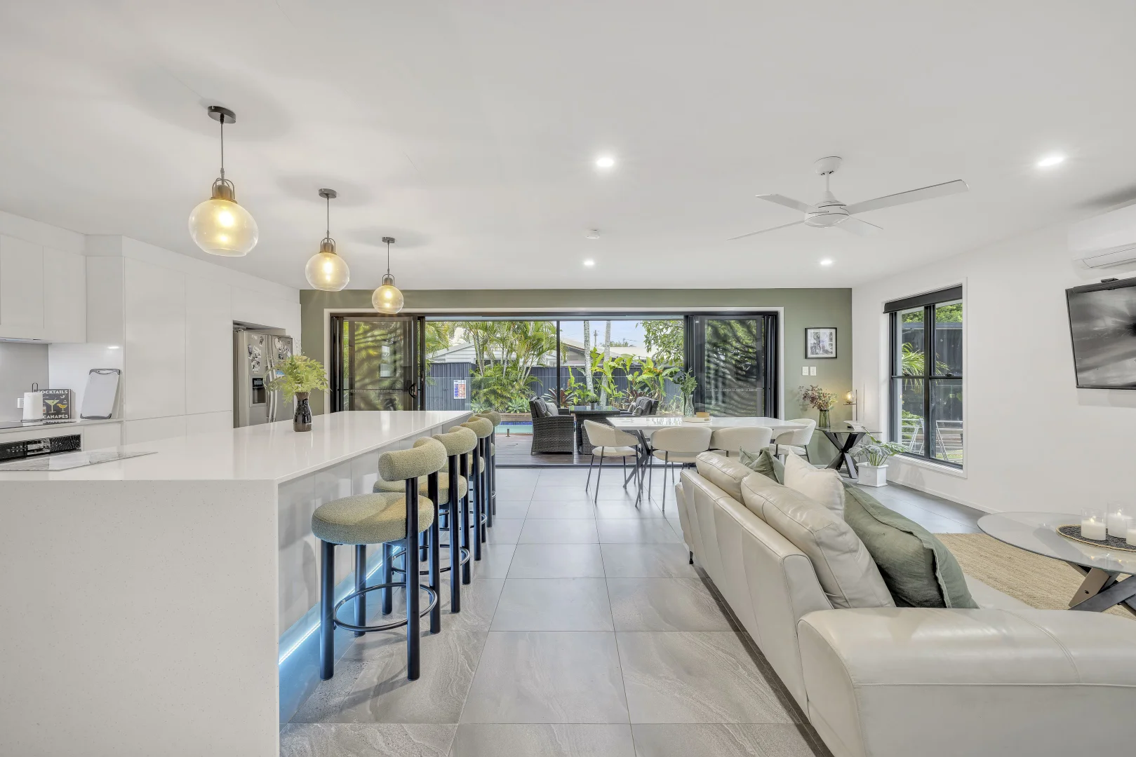 Additional image 5 of 43 Rio Vista Boulevard, Broadbeach Waters QLD 4218