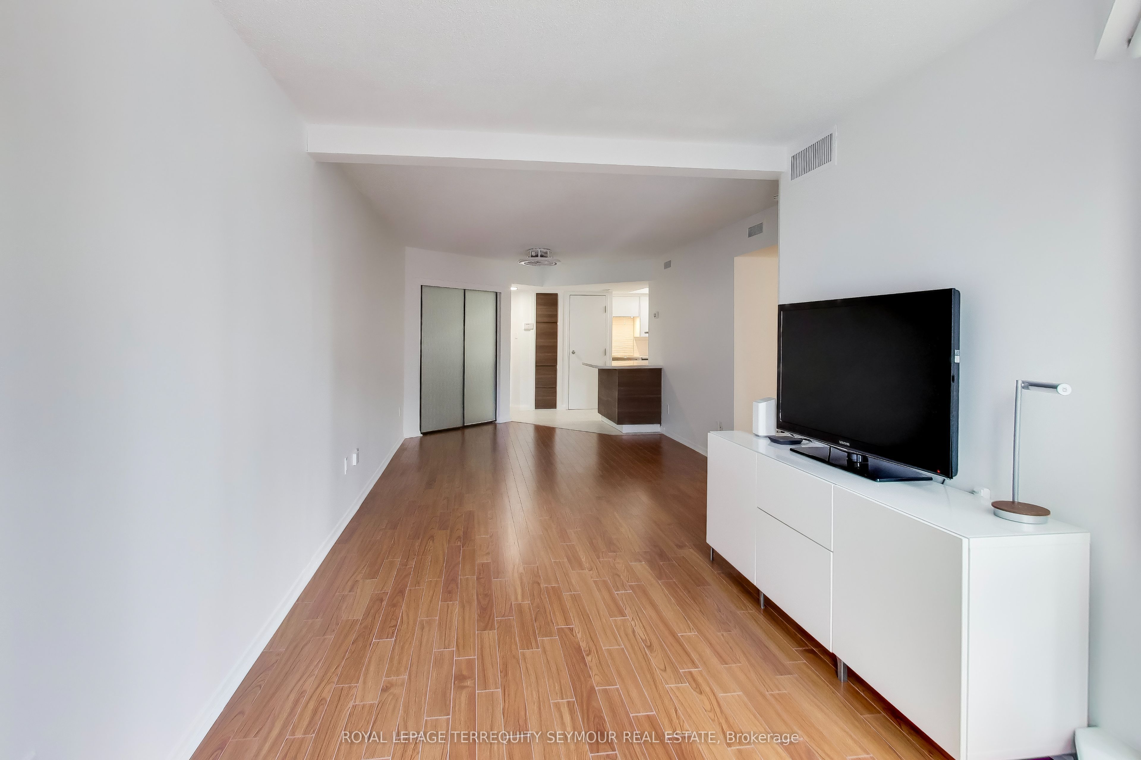 Additional image 3 of 1407-1001 Bay Street, Toronto, ON, M5S 3A6