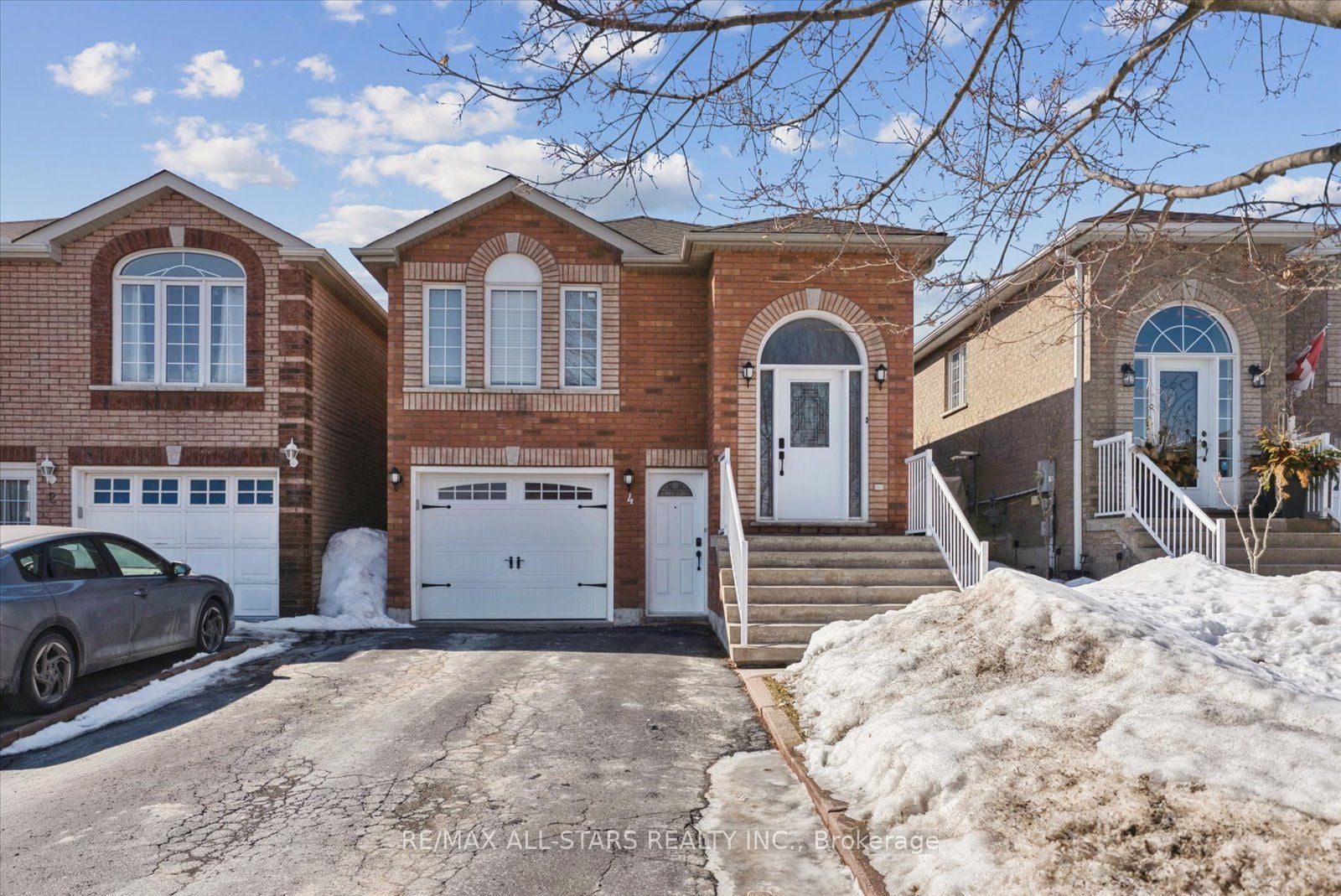 4 Smith Street, Bradford West Gwillimbury, ON, L3Z 3C9