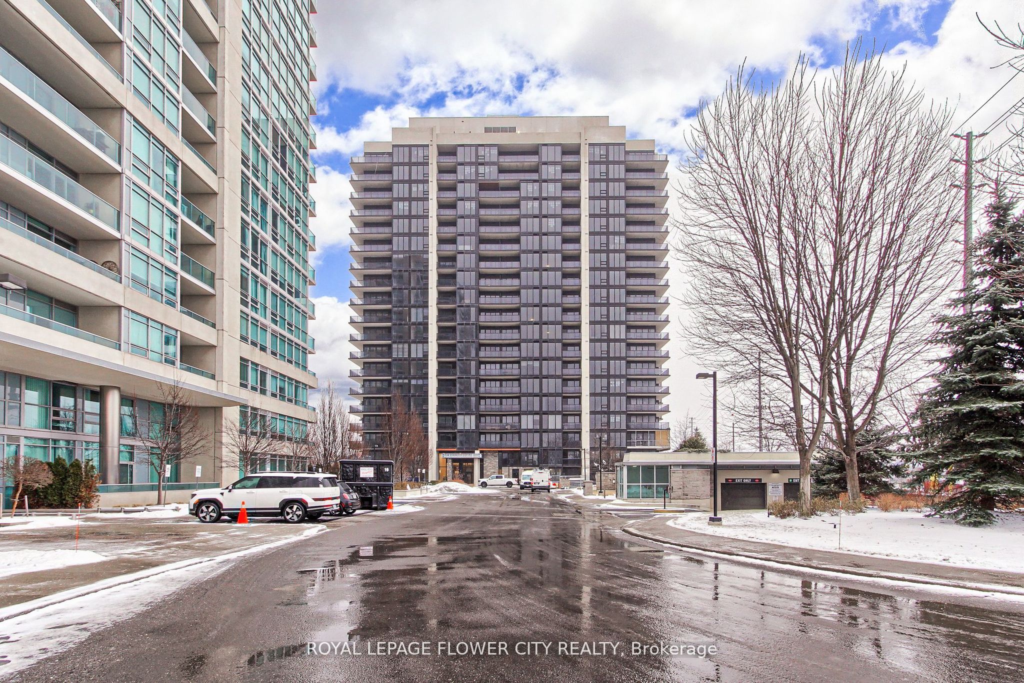 301-1035 Southdown Road, Mississauga, ON, L5J 0A2