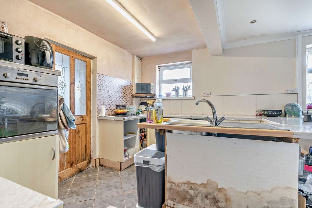 Additional image 5 of 3 bed semi-detached house for saleLansbury Avenue, Cefn Hengoed, Hengoed CF82
