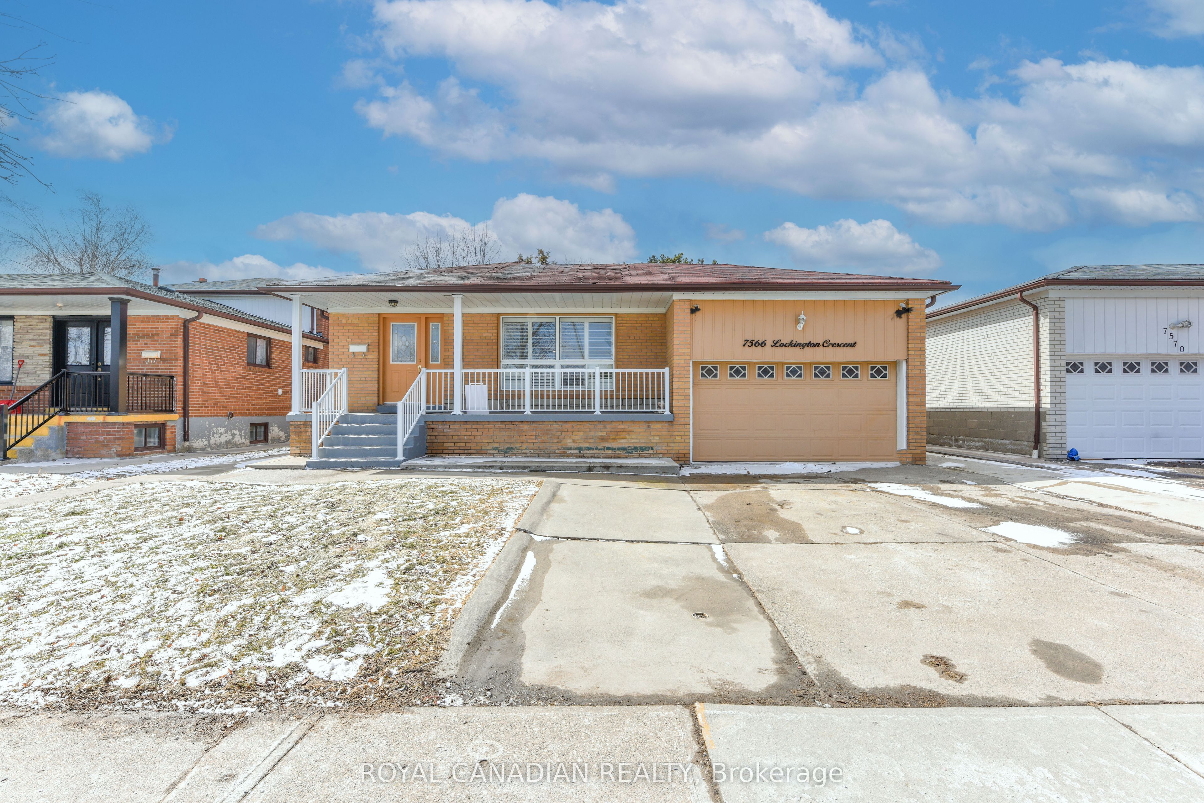 7566 Lockington Crescent, Mississauga, ON, L4T 2V5