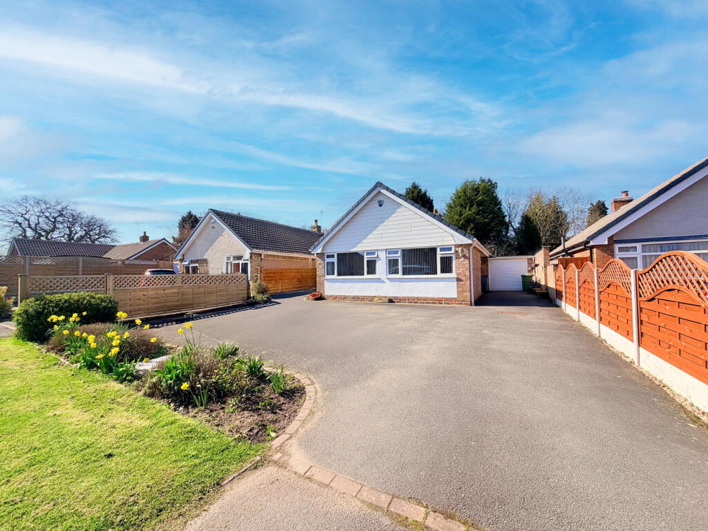 Fulford Hall Road, Tidbury Green, B90 1QX