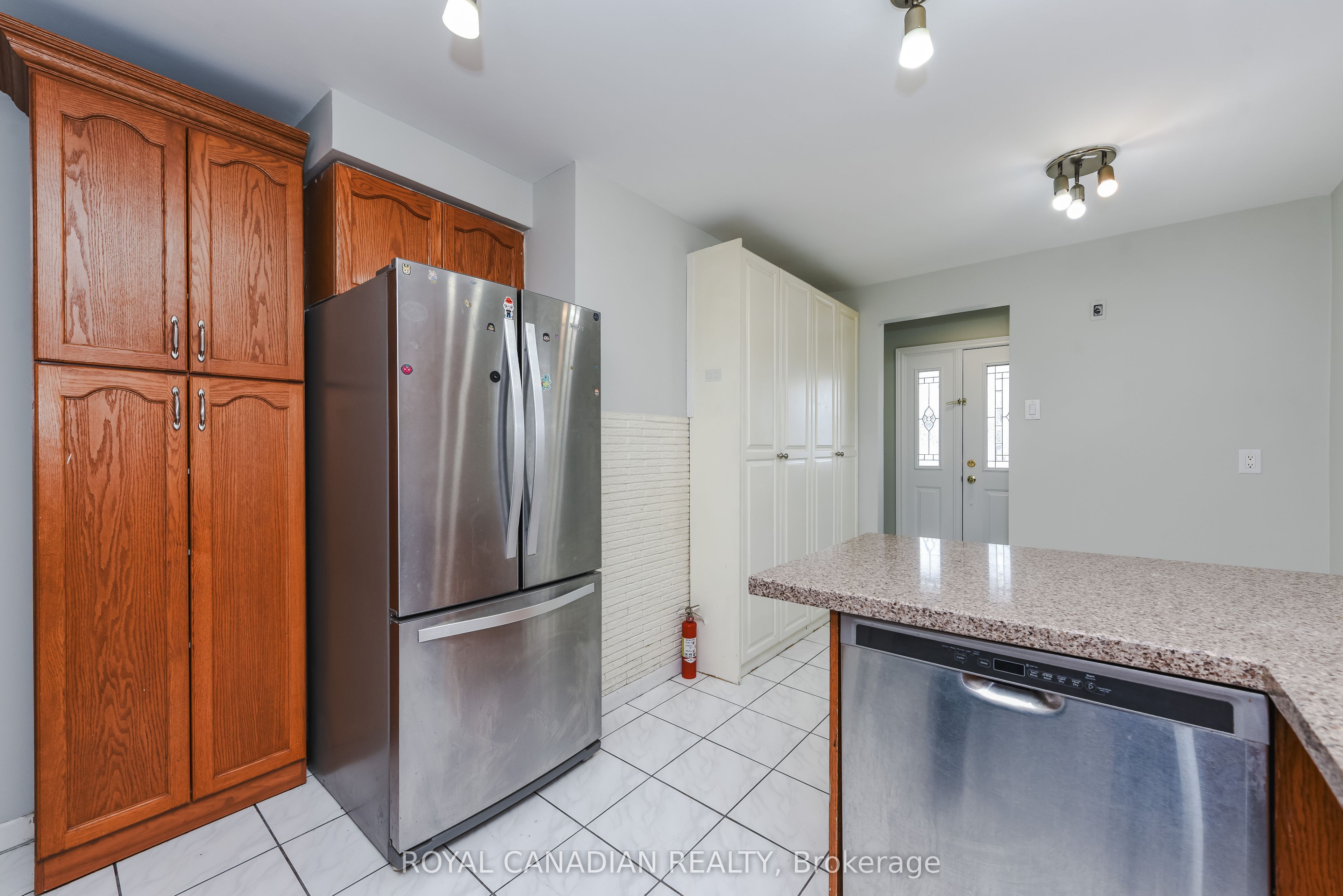 Additional image 6 of 7566 Lockington Crescent, Mississauga, ON, L4T 2V5
