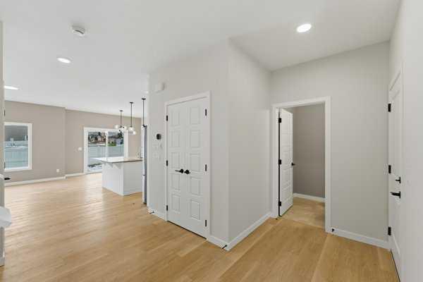 Additional image 3 of 213 Bayview Park SW, Airdrie, AB, T4B4G2