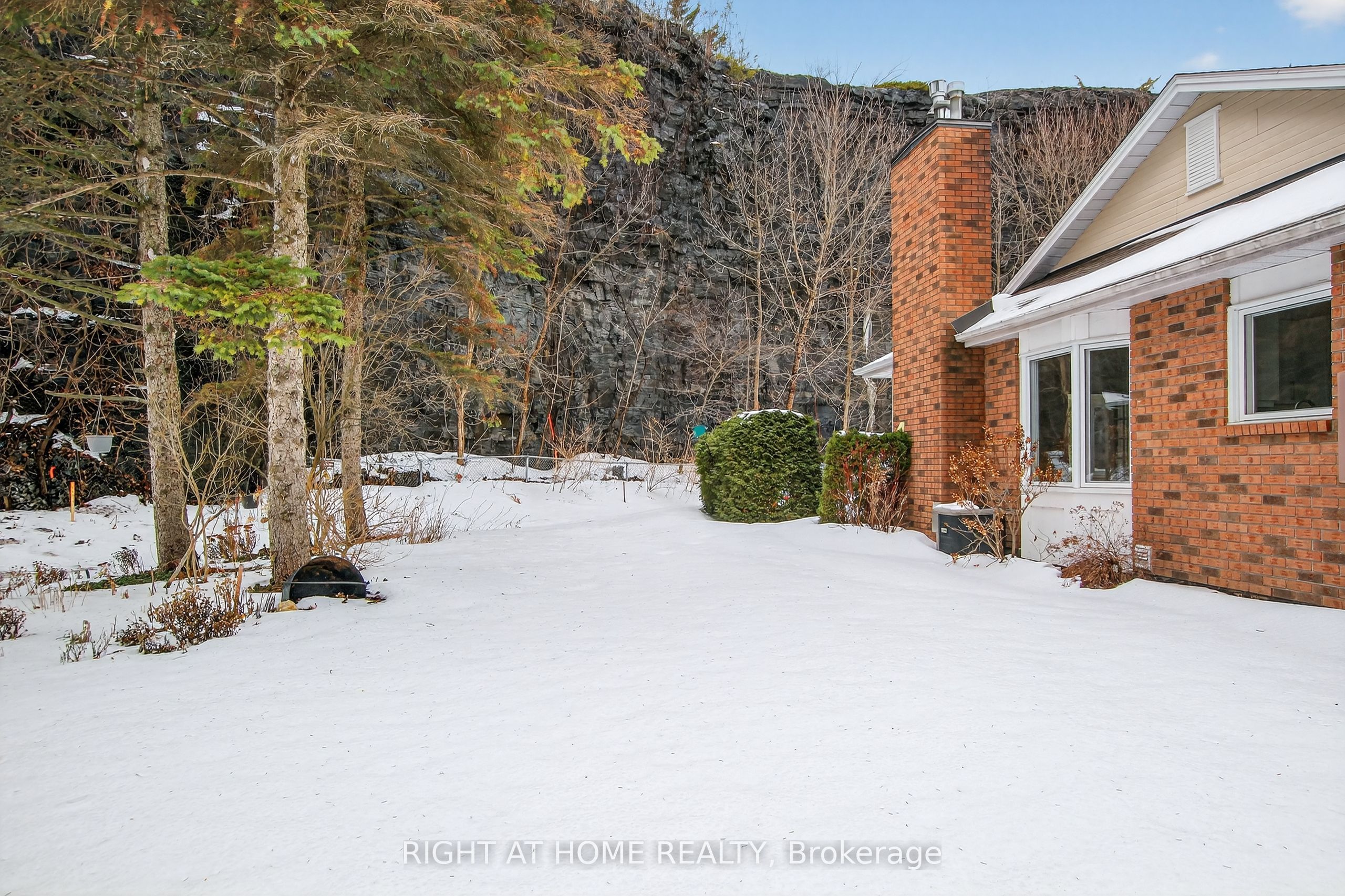 Additional image 2 of 100 Darlington Private W, Ottawa, ON, K1V 0X8