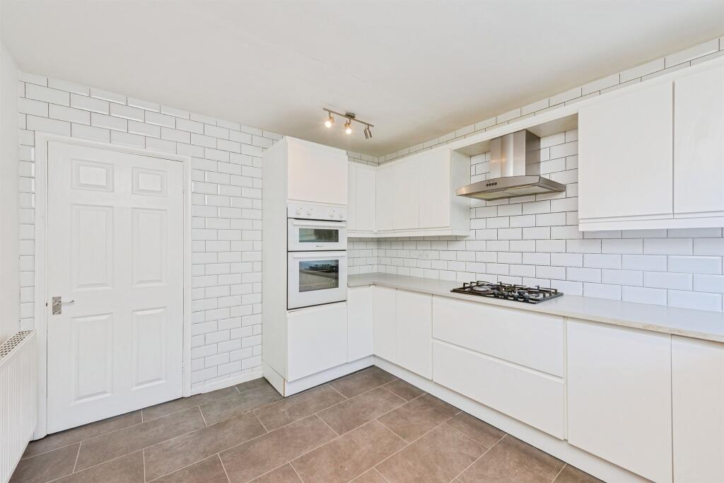 Fir Tree Grove, Sutton Coldfield photo 4