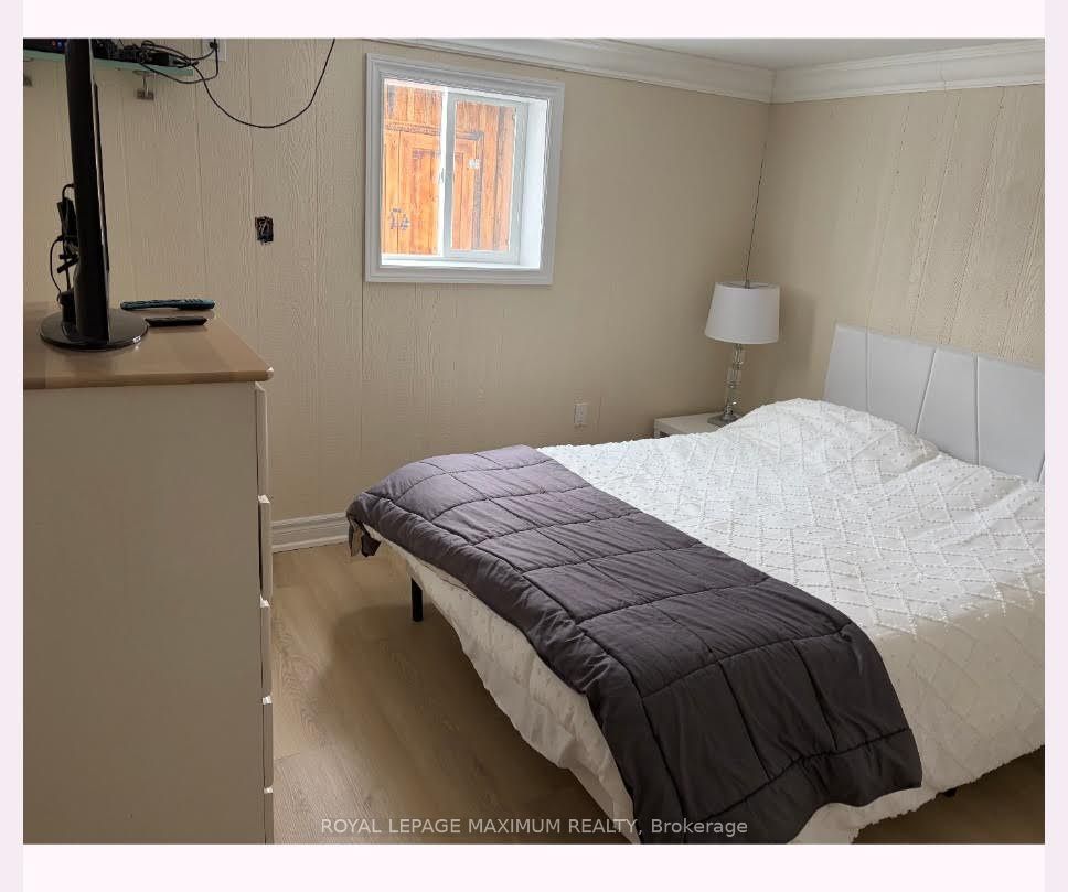 Basement-121 Bolton Avenue, Newmarket, ON, L3Y 2X3