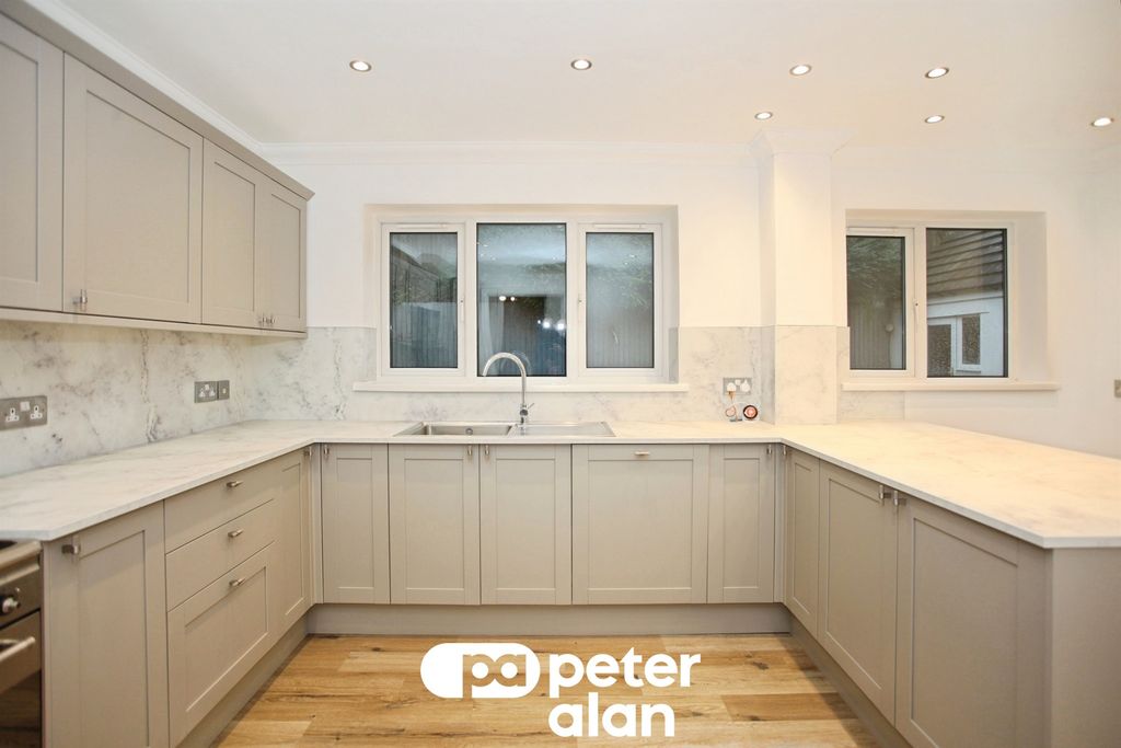 Additional image 3 of 4 bed detached house for saleGlendale Gardens, Fleur De Lis, Blackwood NP12