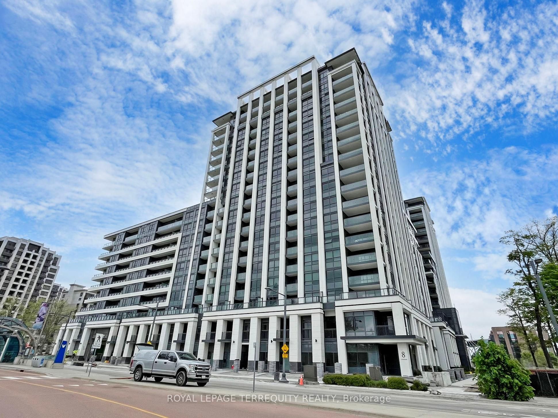701-8 Cedarland Drive, Markham, ON, L6G 0H4