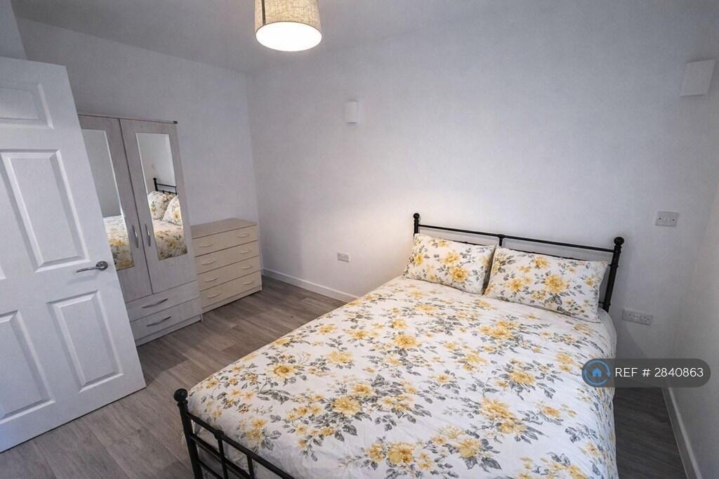 Hampton Court, Cradley Heath Birmingham, B64 photo 5
