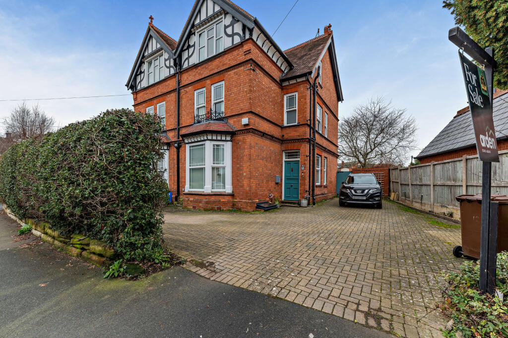 The Crescent, Bromsgrove, B60