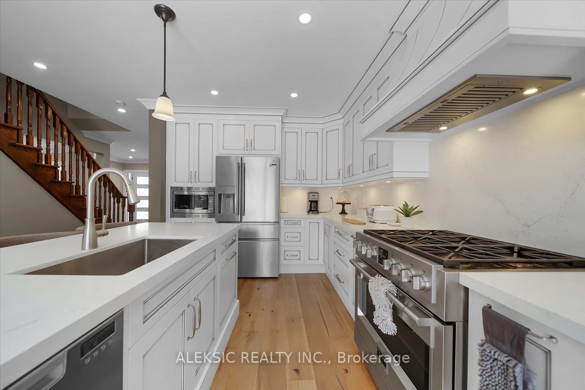 33 Hillpath Crescent, Brampton, ON, L6Z 4T7