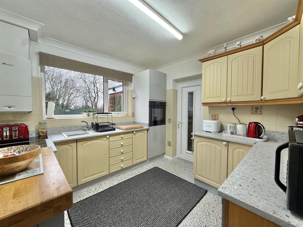 Apsley Close, Oldbury photo 2