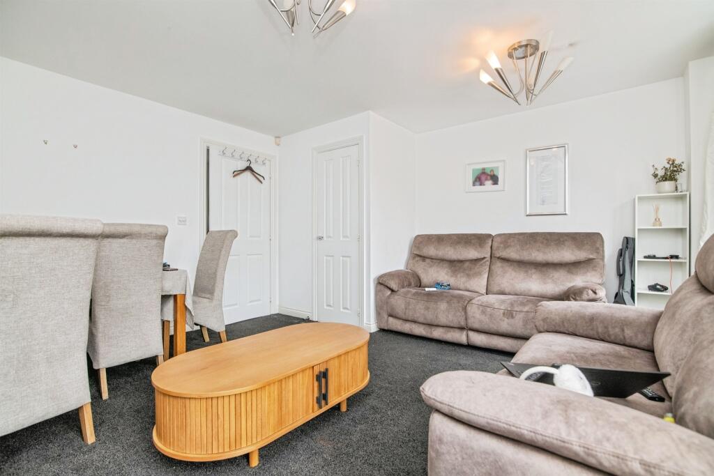York Crescent, West Bromwich photo 4