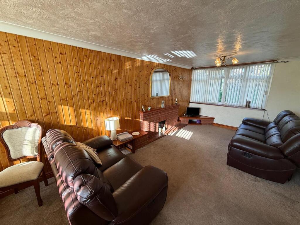 Harvington Walk, Rowley Regis, B65 9NW photo 2