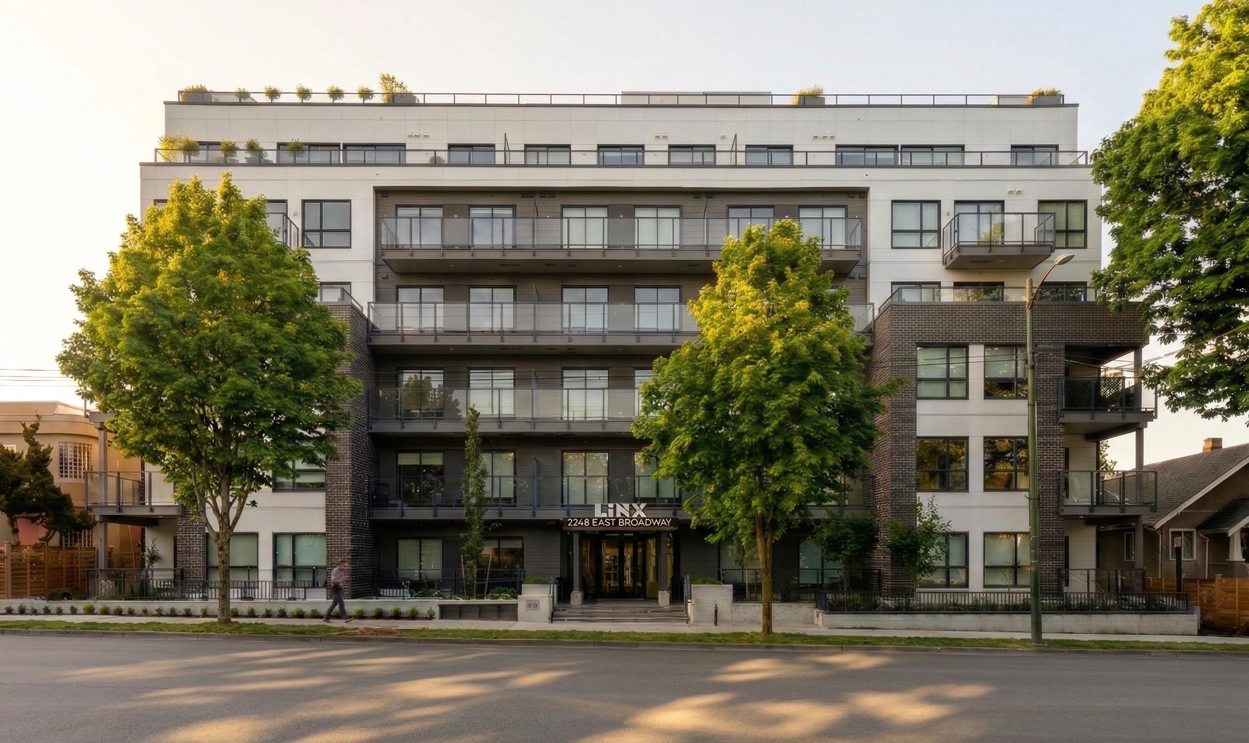 401-2268 Broadway Street E, Vancouver, BC, V5N 0L2