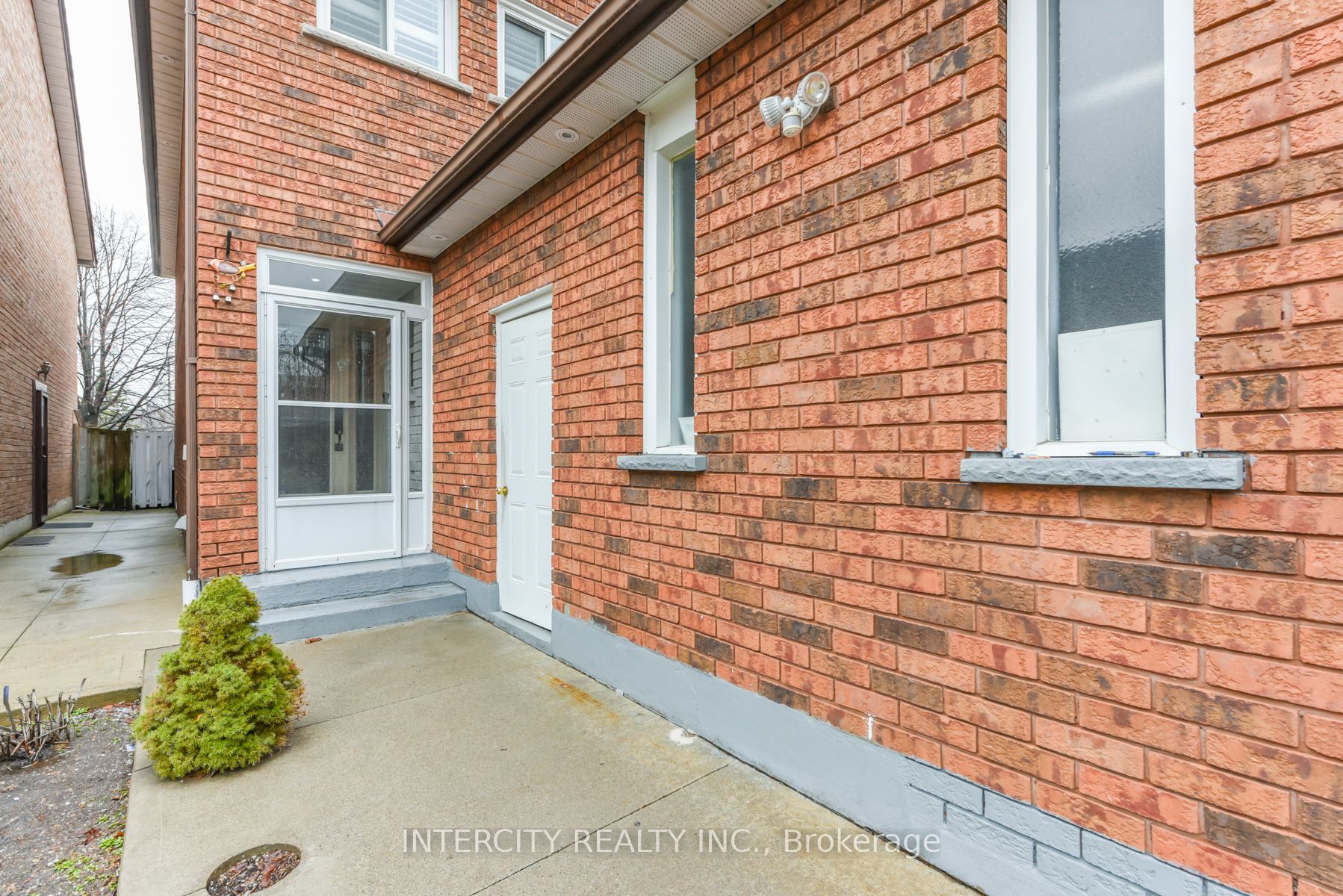Additional image 4 of 7140 Dalewood Drive, Mississauga, ON, L4T 4E9