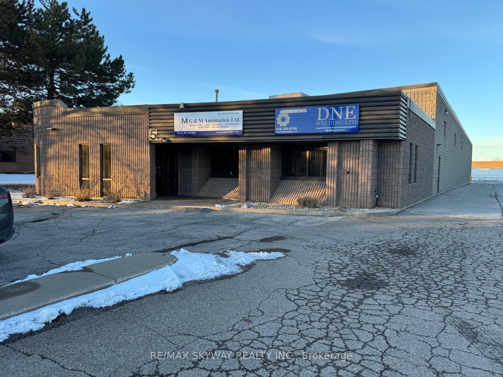 5 Automatic Road, Brampton, ON, L6S 4K6