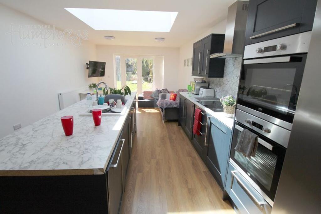 Stanton Road - VIEWINGS FROM 8am - 8pm photo 2