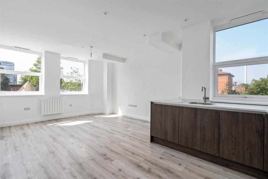 Apt 6, Warwick House, 737 Warwick Road. Solihull. photo 2