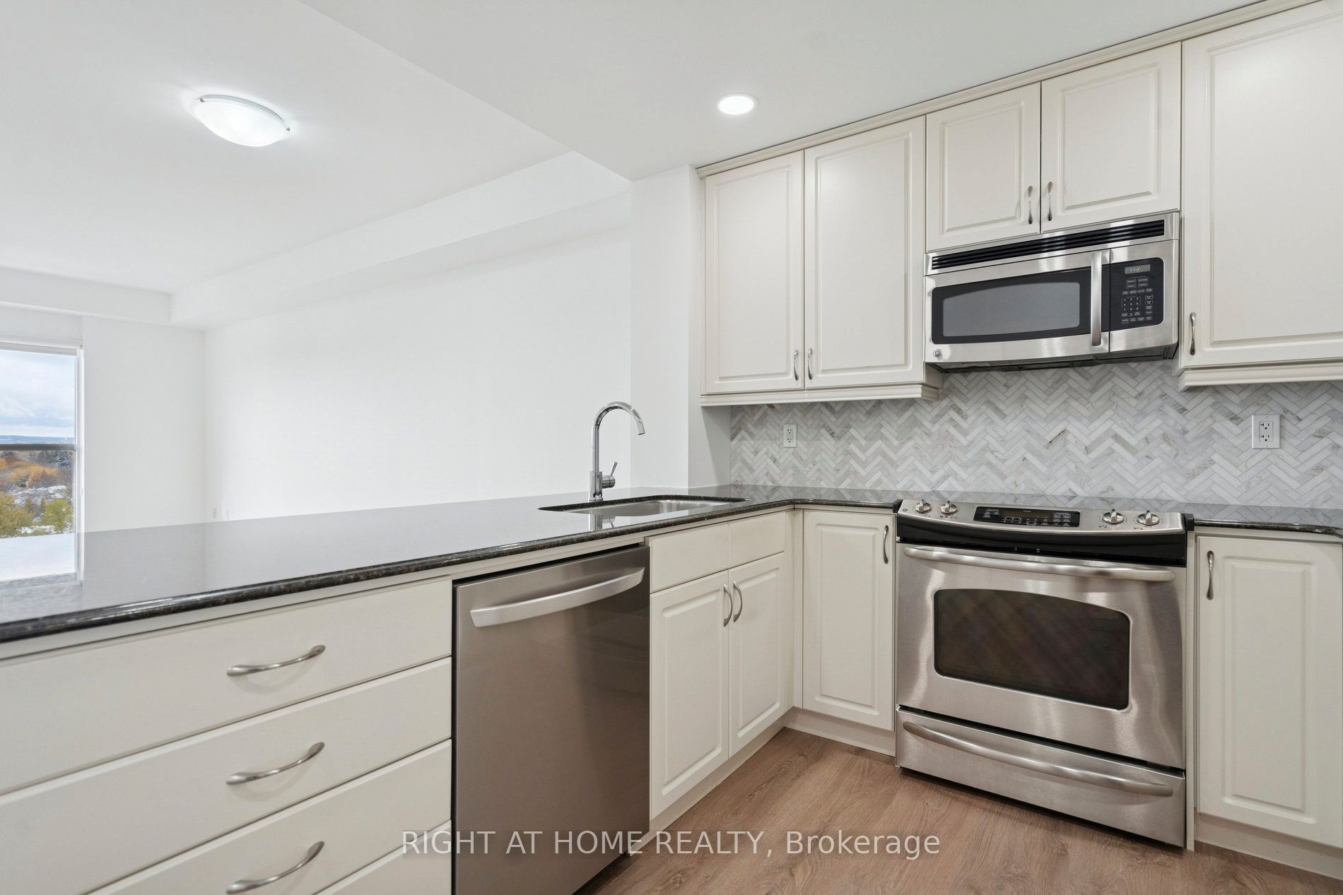 Additional image 5 of 1002-551 Maple Avenue, Burlington, ON, L7S 1M7