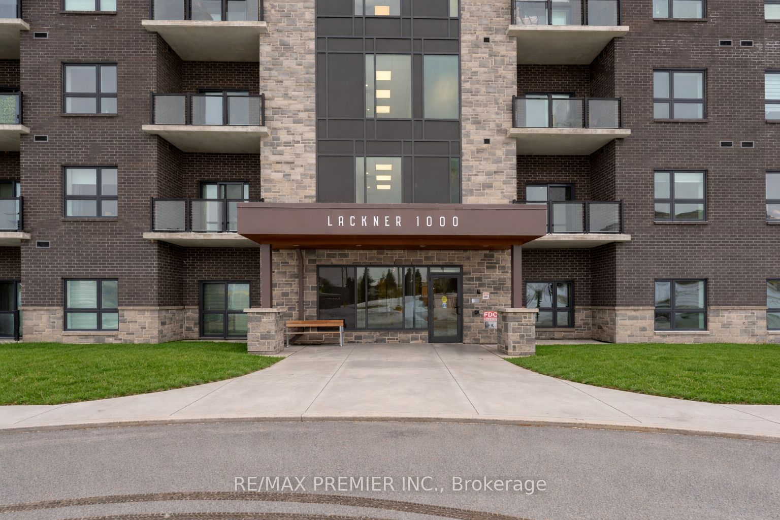 215-1000 Lackner Place, Kitchener, ON, N2A 0L9 photo 2