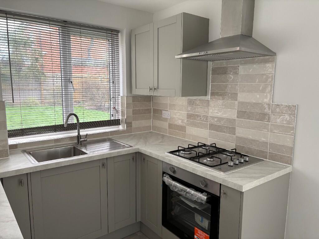 Roslin Close, Bromsgrove, Worcestershire, B60 photo 3