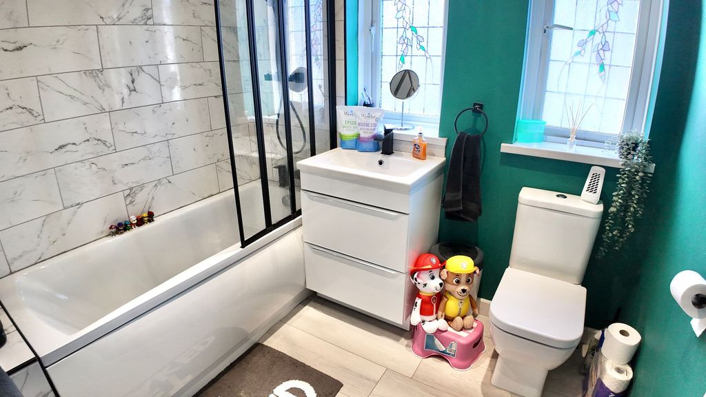 3 bed semi-detached house for saleCommercial Road, Ynysddu NP11 photo 5
