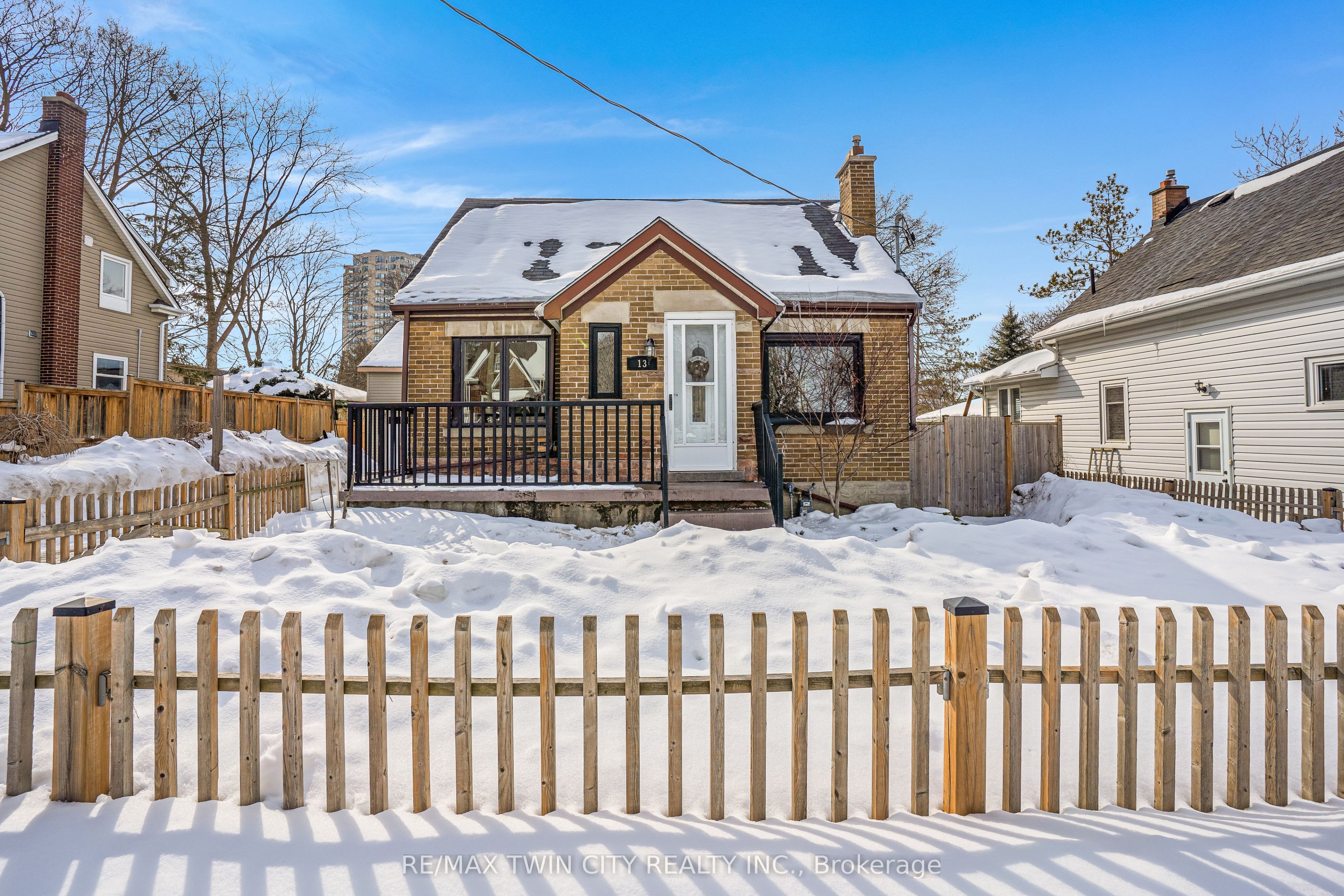 13 Devitt Avenue N, Waterloo, ON, N2J 3E7