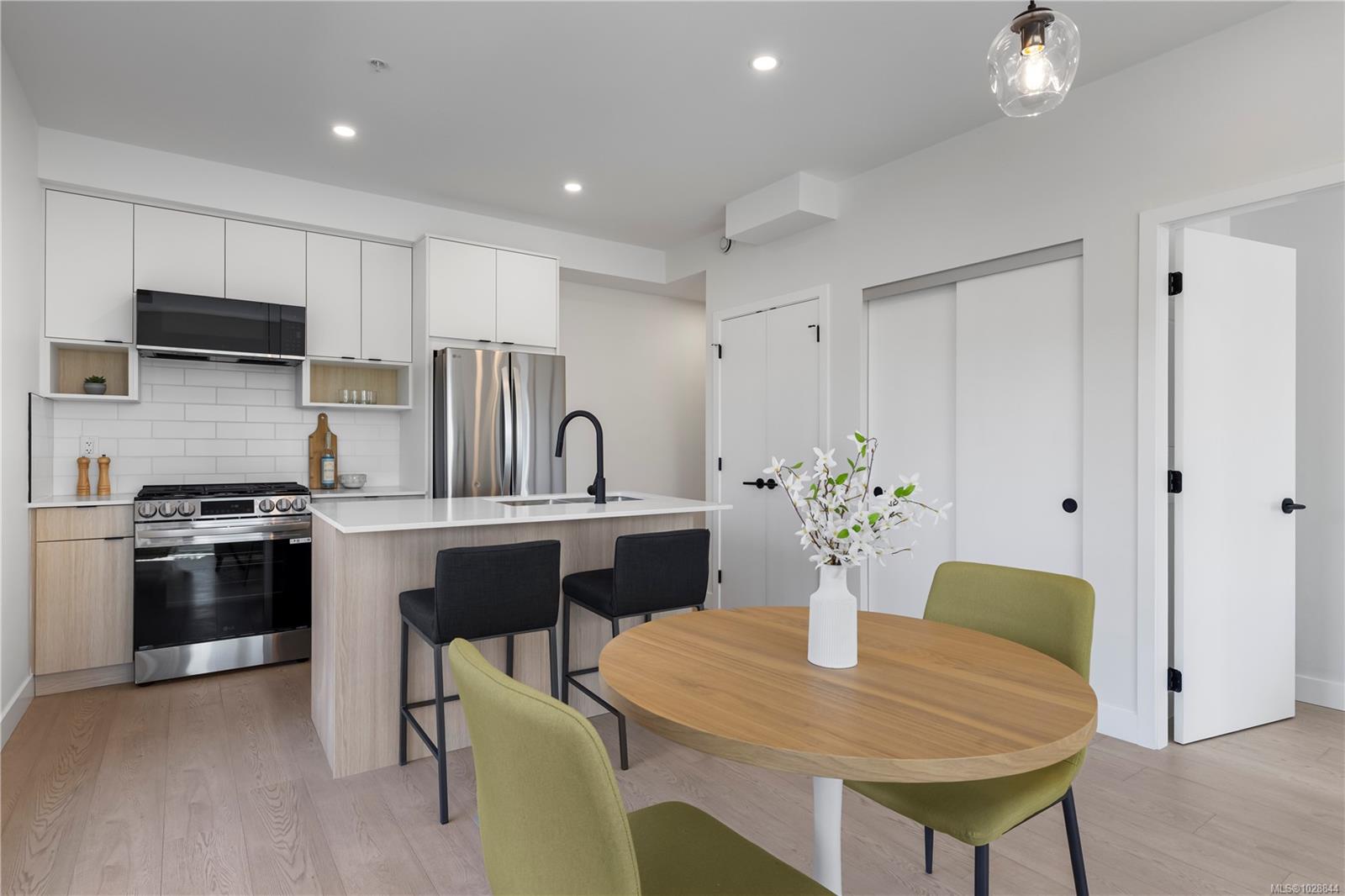 Additional image 2 of 229-2629 Millstream Road, Langford, BC, V9B 3R8