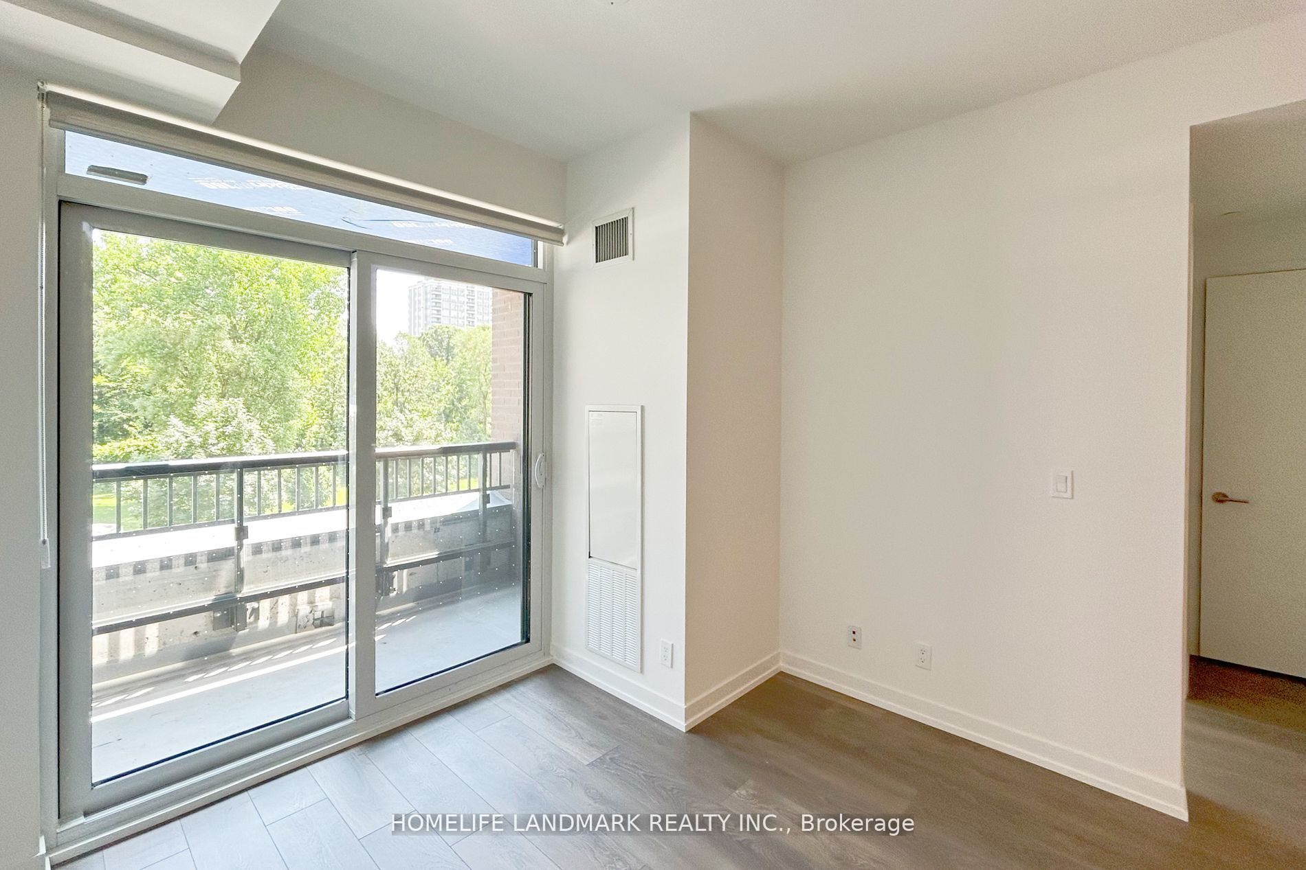 Additional image 3 of D-325-8 Beverley Glen Boulevard, Vaughan, ON, L4J 8N8