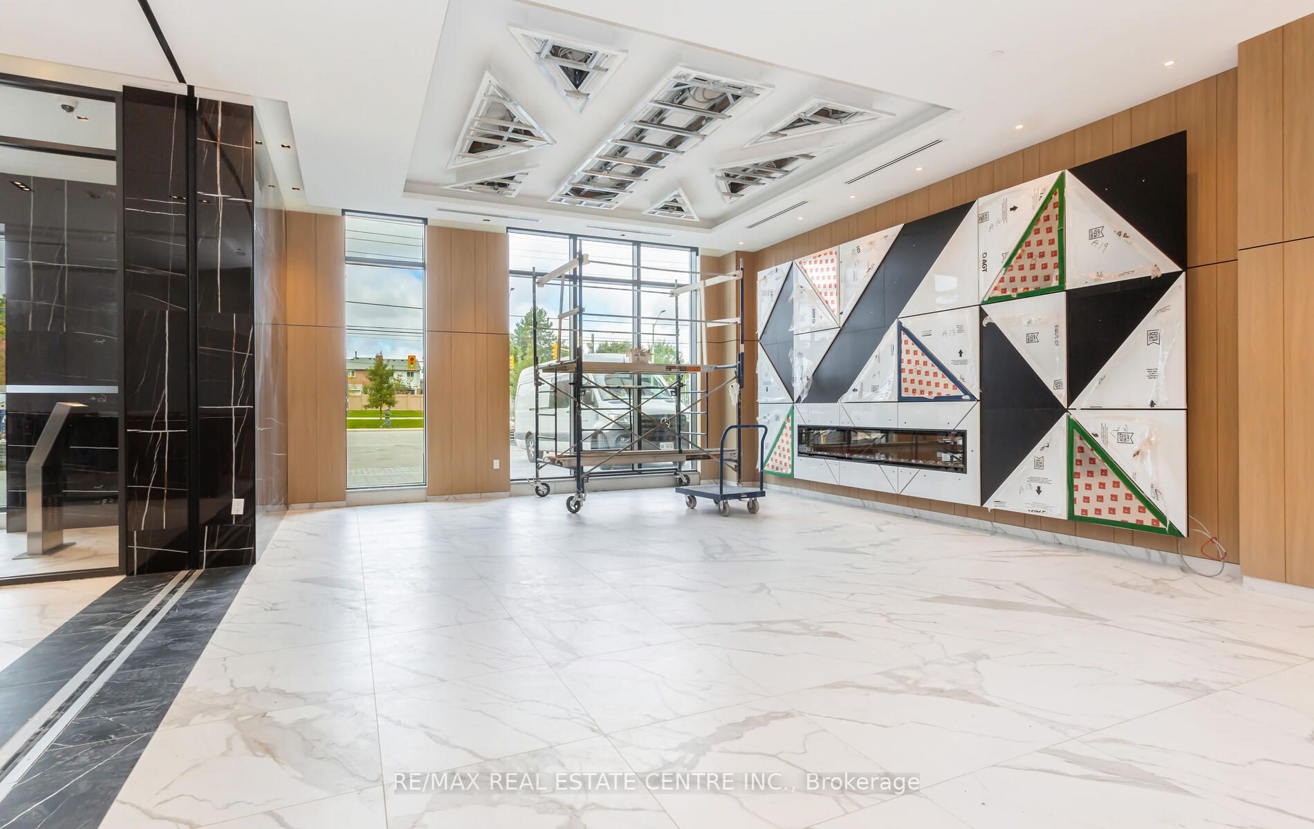Additional image 3 of 301-202 Burnhamthorpe Road E, Mississauga, ON, L5A 0B2