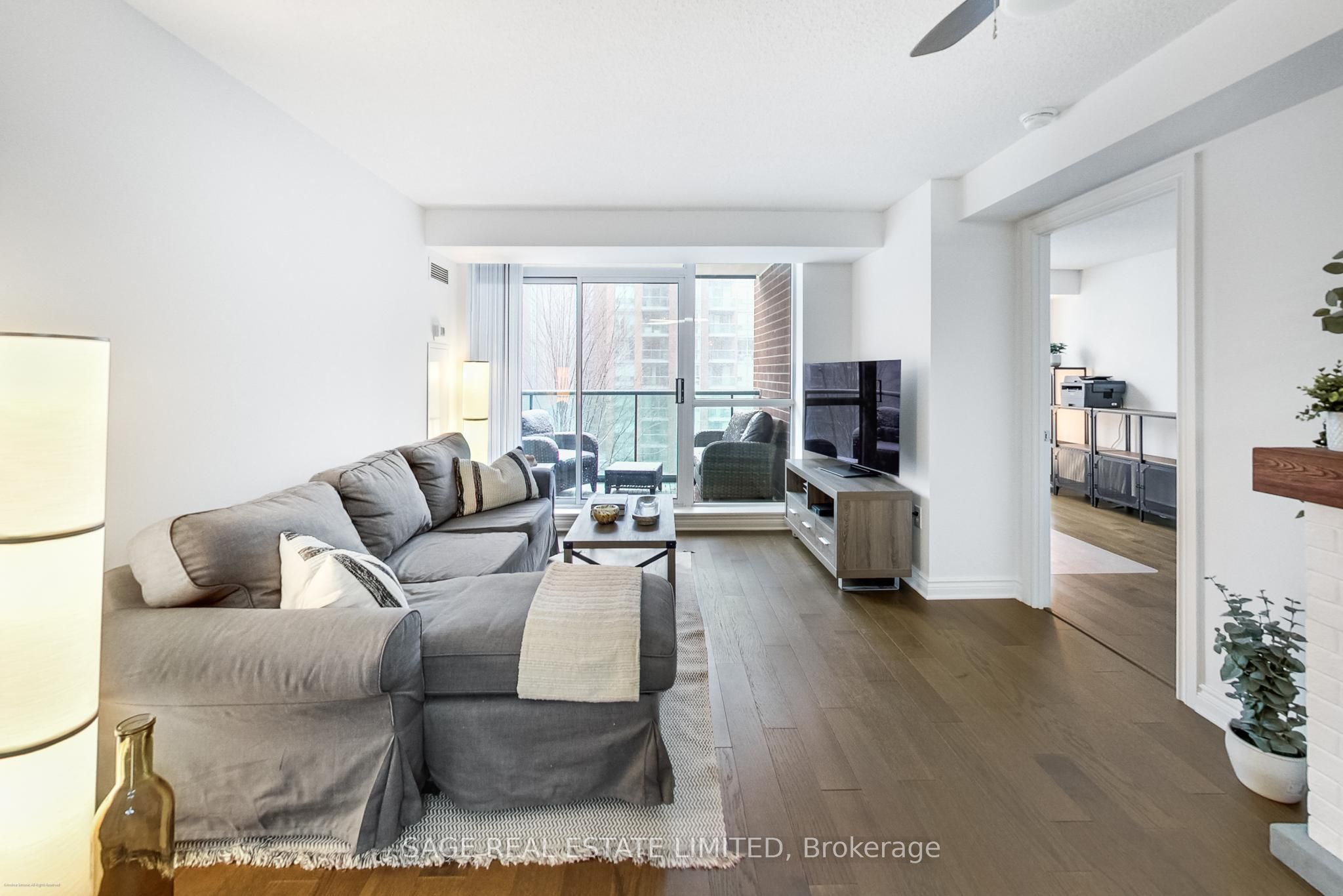 513-11 Michael Power Place, Toronto, ON, M9A 5G3