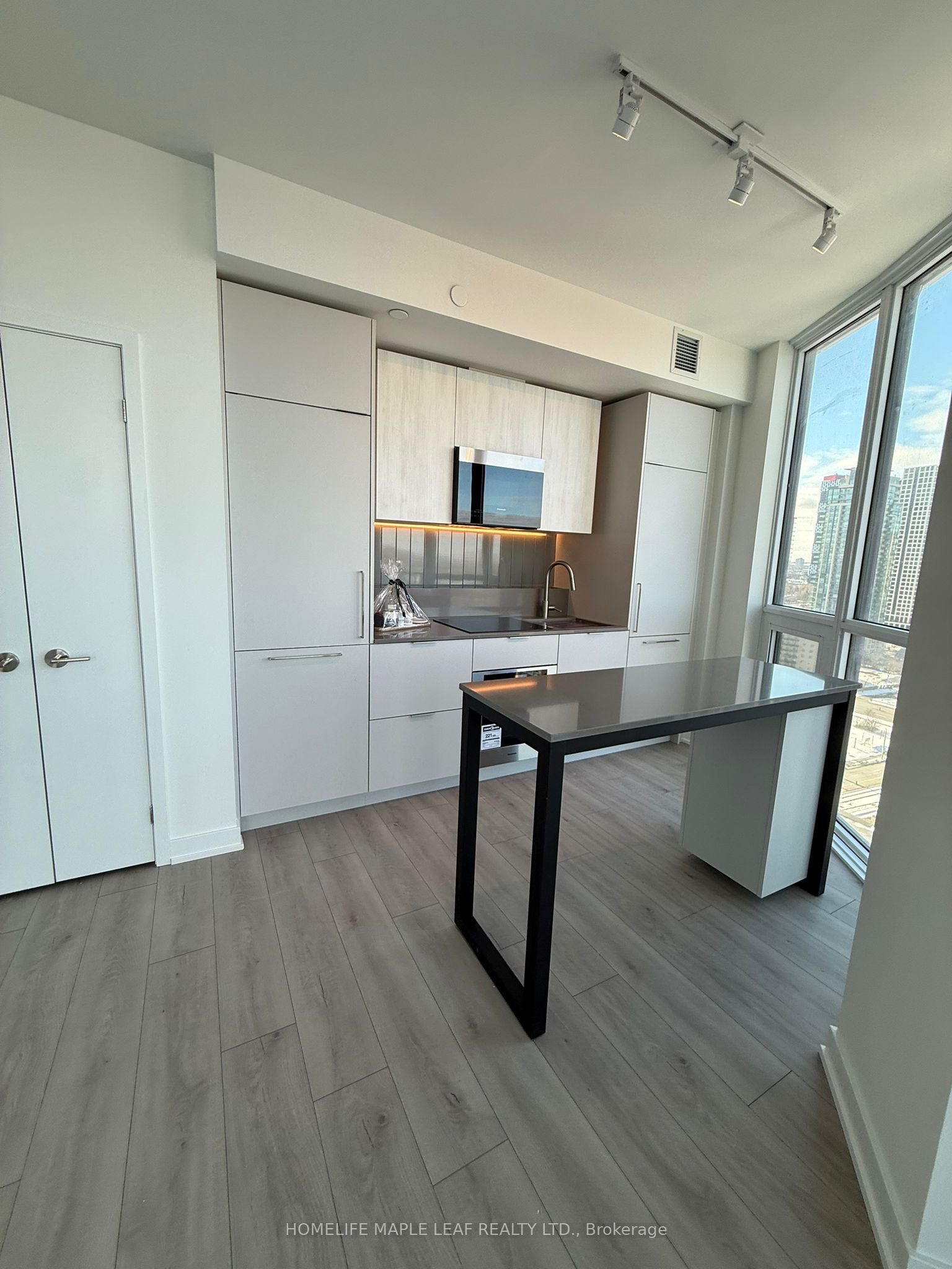 1904-1 Fairview Road E, Mississauga, ON, L5A 4C6