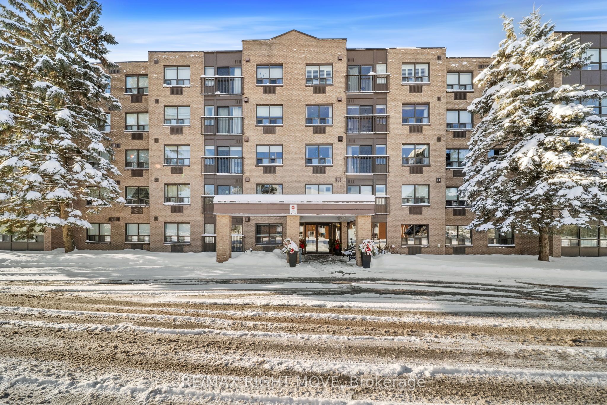 204-54 Fittons Road W, Orillia, ON, L3V 3T9