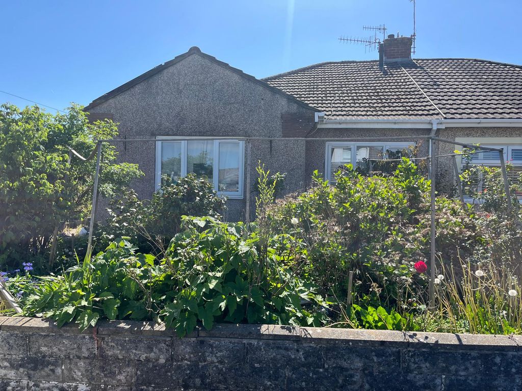 2 bed bungalow for saleRhos Avenue, Bargoed CF82