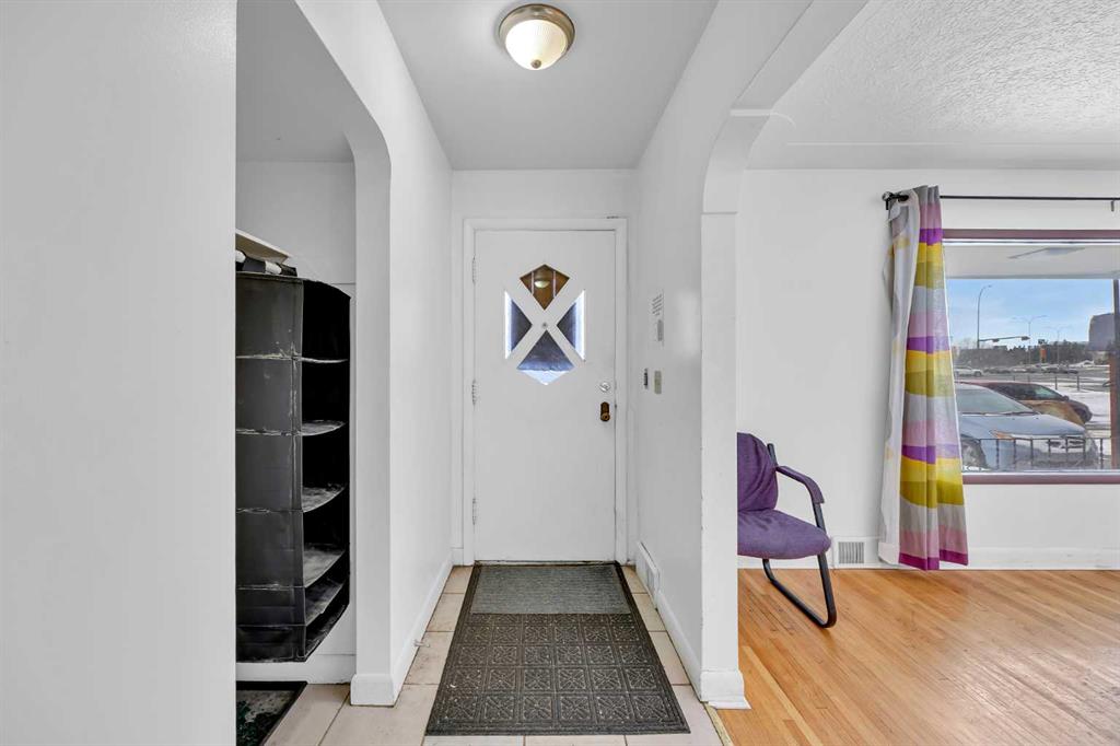Additional image 3 of 2472 Capitol Hill Crescent NW, Calgary, AB, T2M 2A2